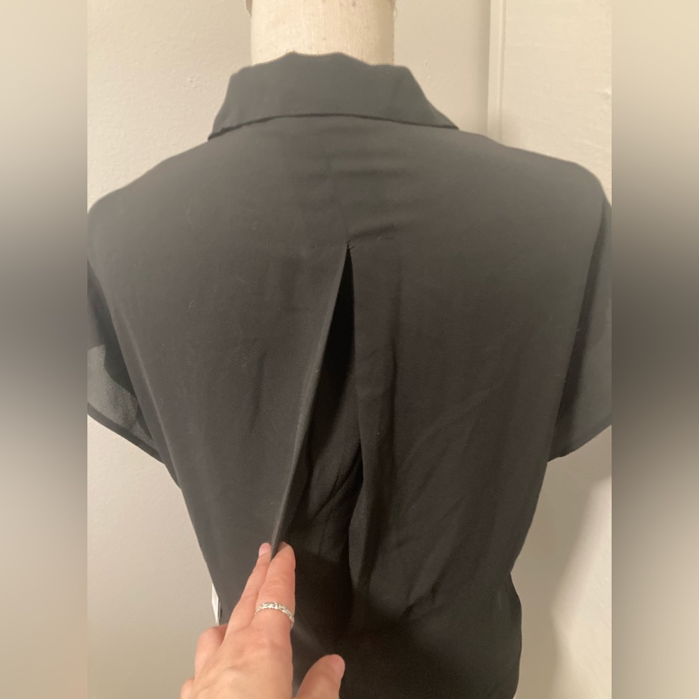 DKNY Black Short-Sleeve Collar Blouse - Picture 5 of 9